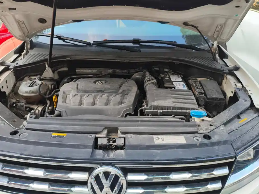 Volkswagen Tiguan L — фото 10