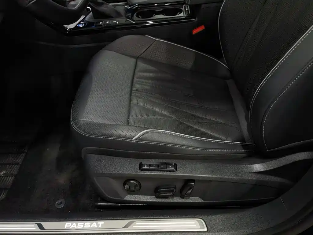 Volkswagen Passat — фото 20