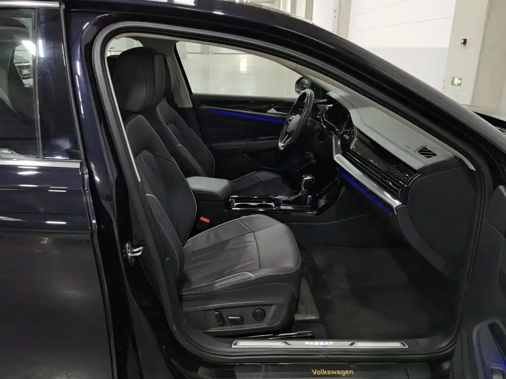 Volkswagen Passat — фото 23