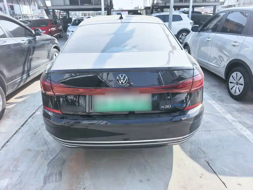 Volkswagen Passat PHEV — фото 6