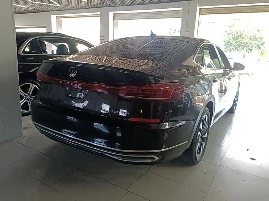 Volkswagen Passat — фото 7