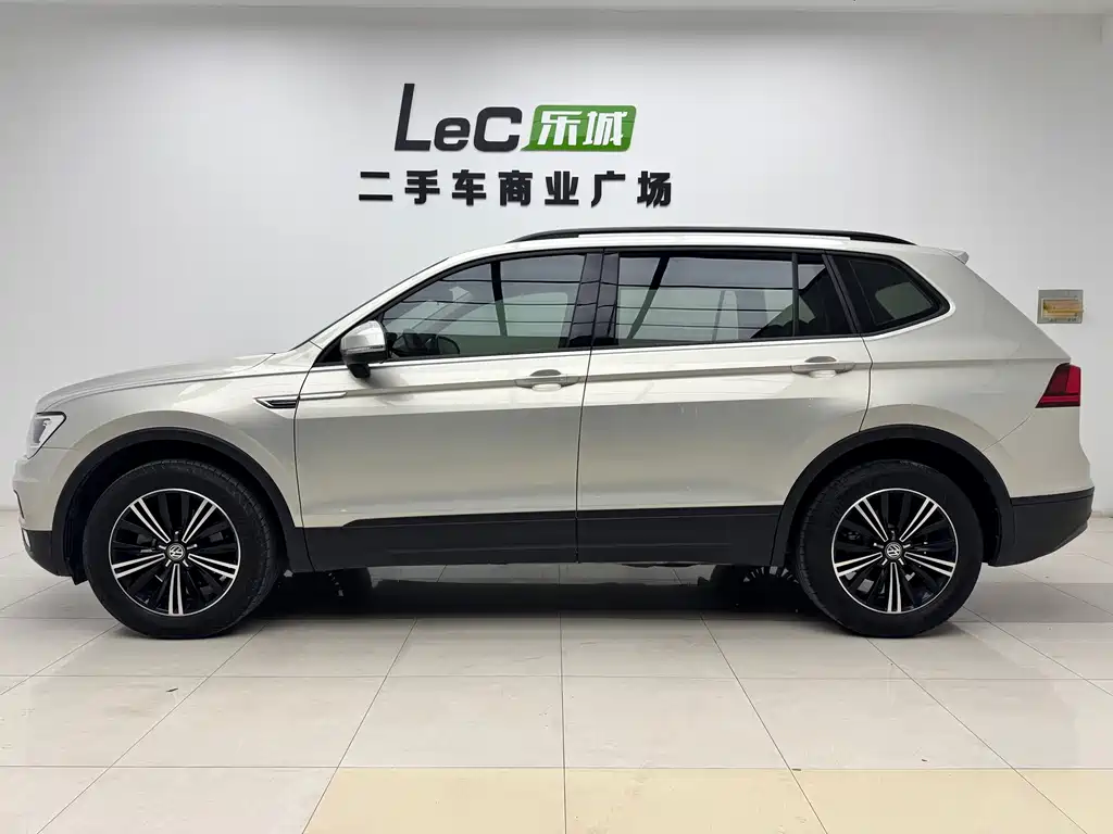 Volkswagen Tiguan L — фото 9