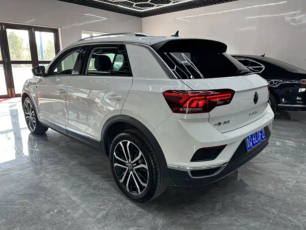 Volkswagen T-Roc — фото 4