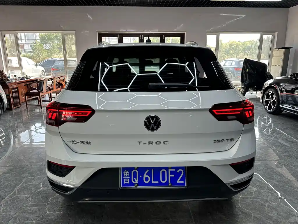 Volkswagen T-Roc — фото 6