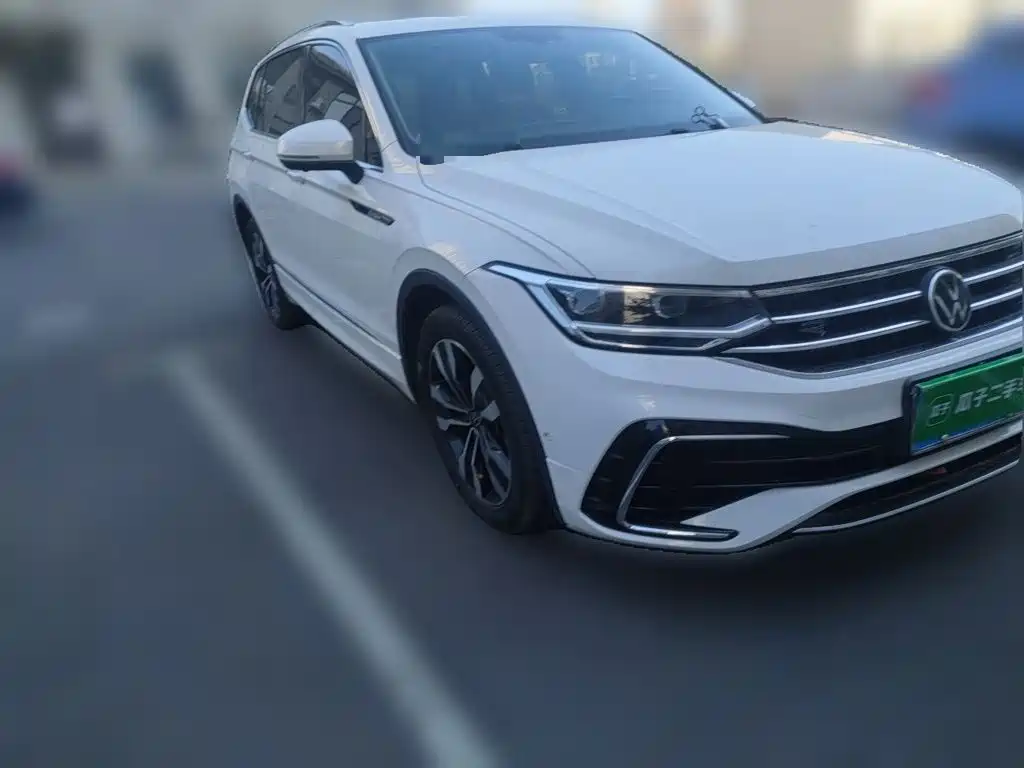 Volkswagen Tiguan L — фото 3