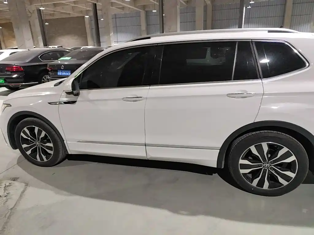 Volkswagen Tiguan L — фото 4