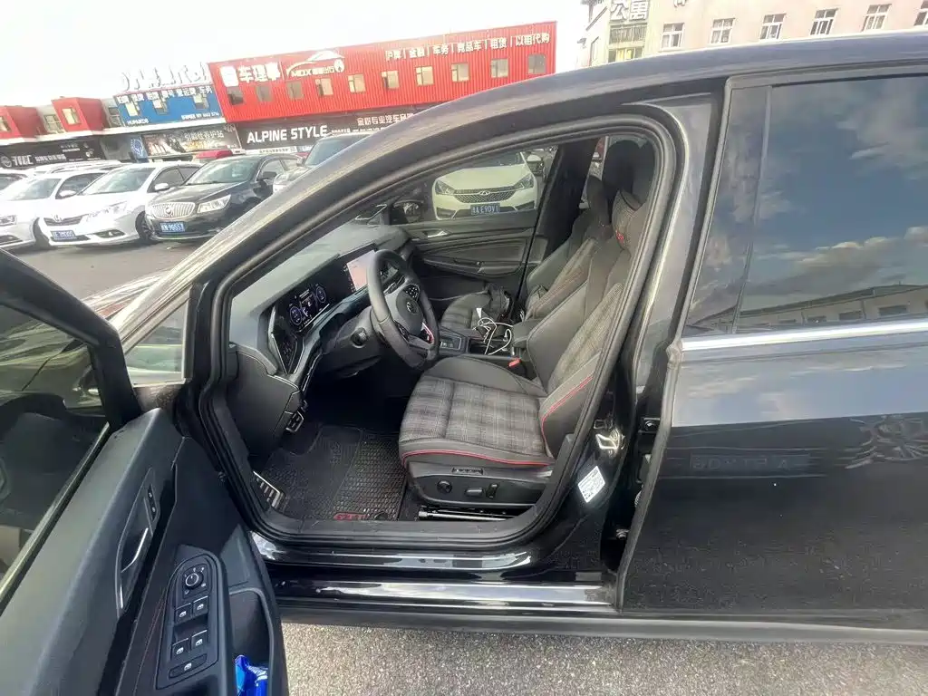 Volkswagen Golf GTI — фото 5