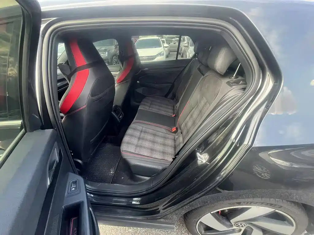 Volkswagen Golf GTI — фото 6