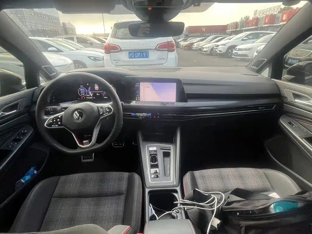 Volkswagen Golf GTI — фото 8