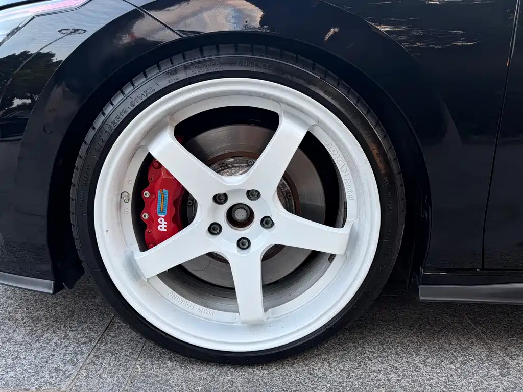 Volkswagen Golf GTI — фото 36