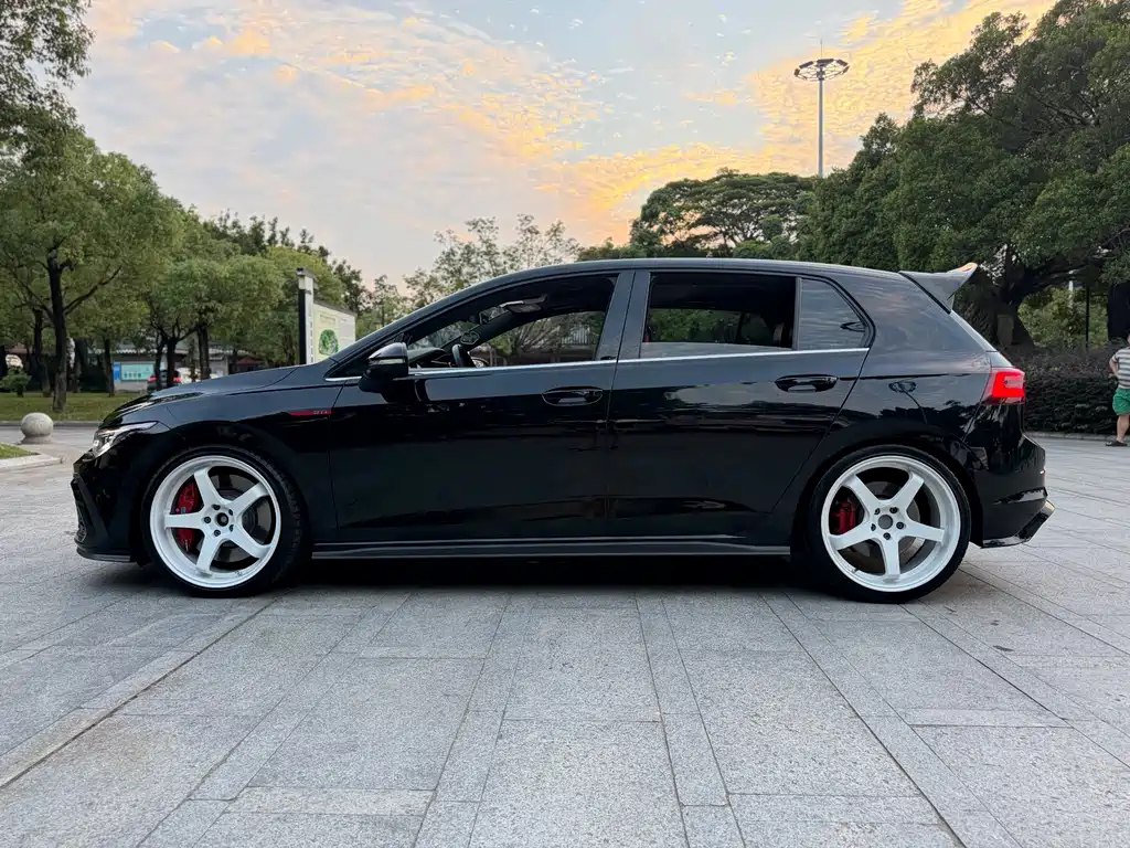 Volkswagen Golf GTI — фото 7