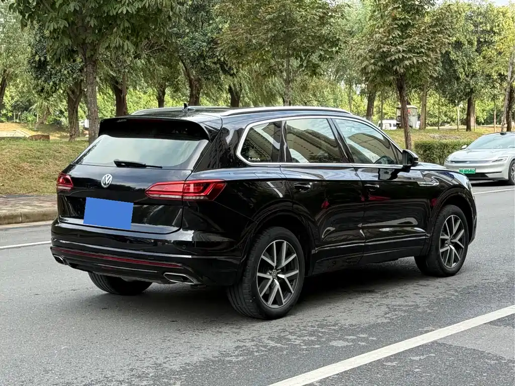 Volkswagen Touareg — фото 4