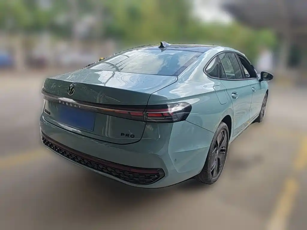 Volkswagen Passat — фото 10