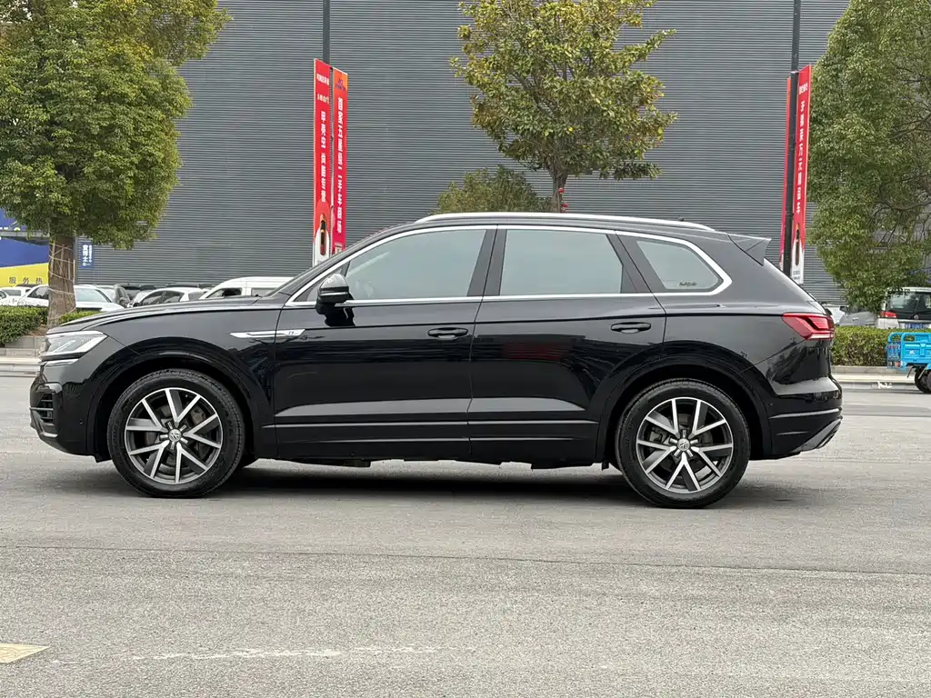 Volkswagen Touareg — фото 6