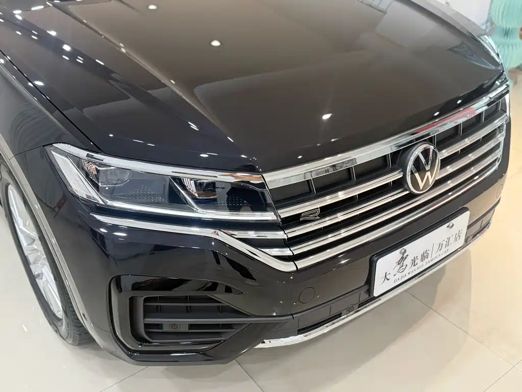 Volkswagen Touareg — фото 6