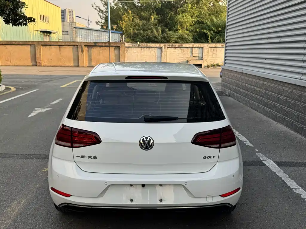 Volkswagen Golf — фото 7