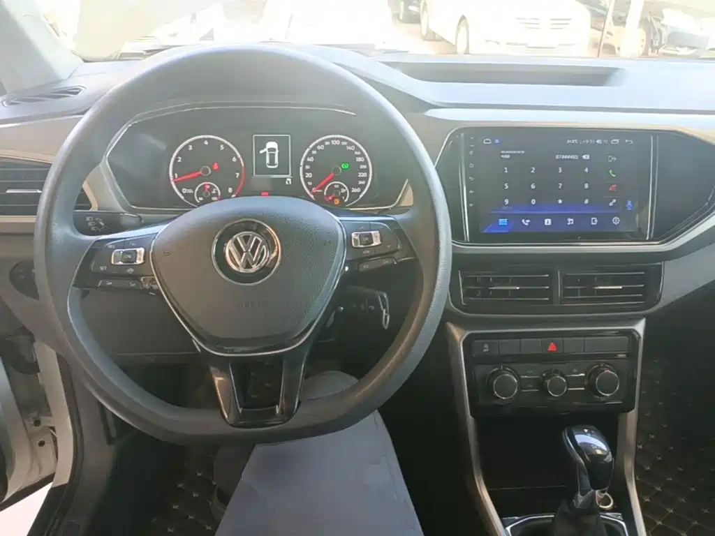 Volkswagen T-Cross — фото 10