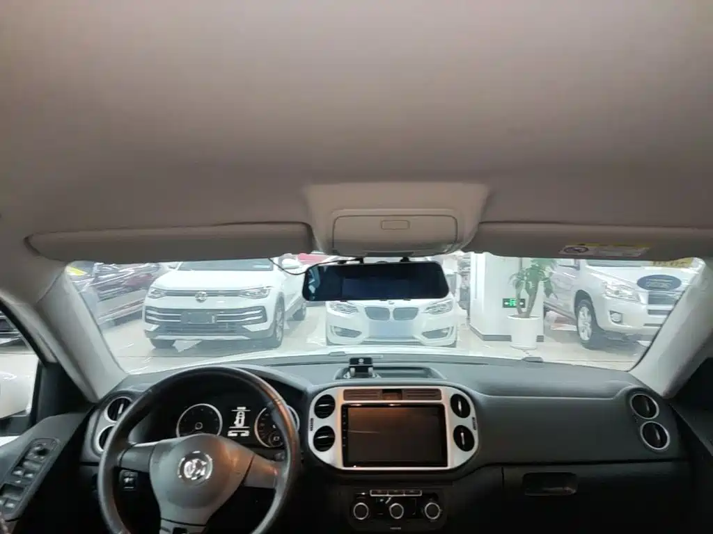 Volkswagen Tiguan — фото 18