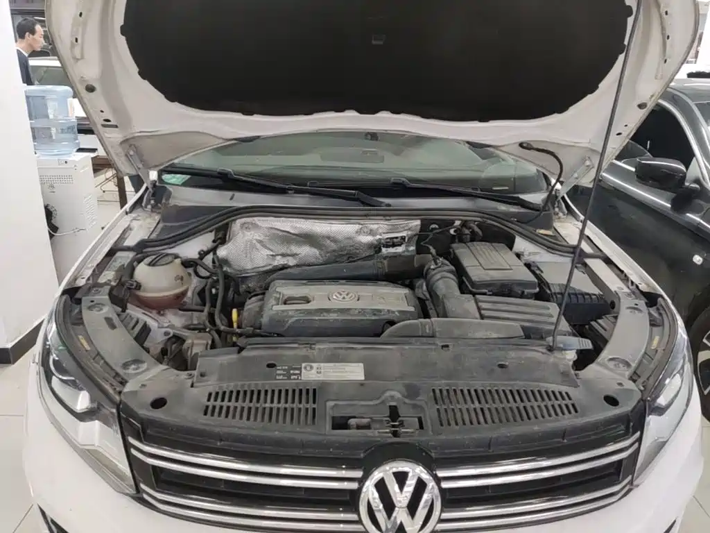 Volkswagen Tiguan — фото 20