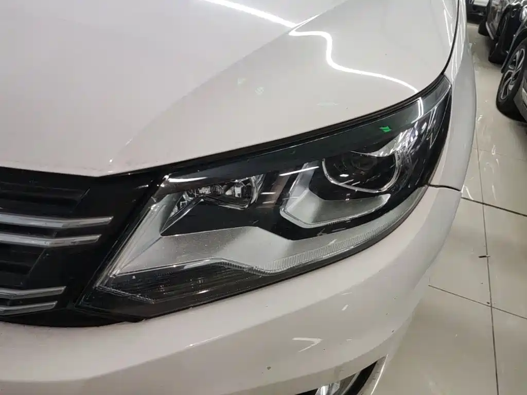Volkswagen Tiguan — фото 24