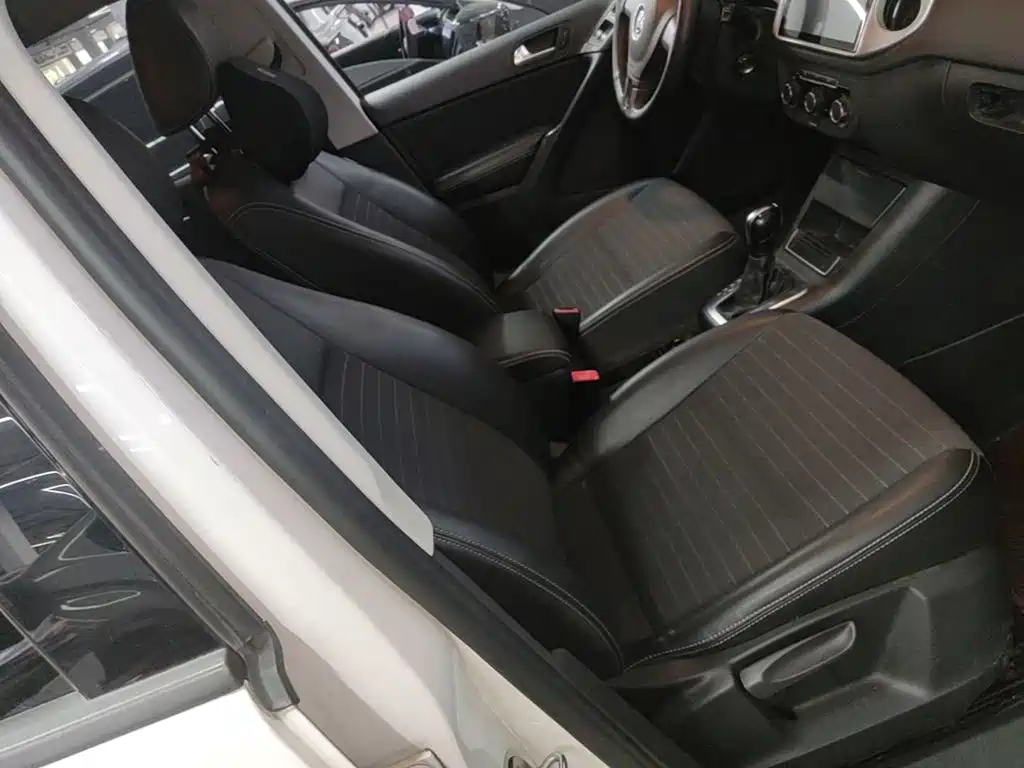 Volkswagen Tiguan — фото 25