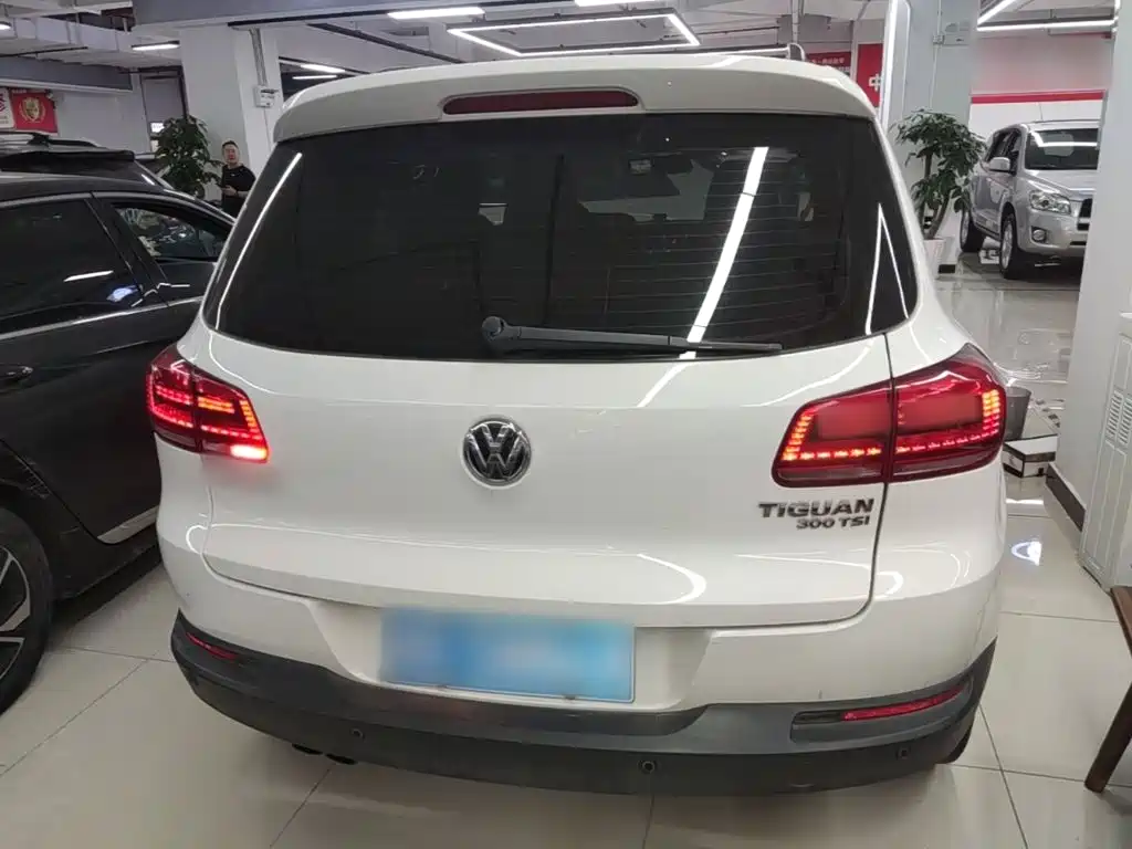 Volkswagen Tiguan — фото 6