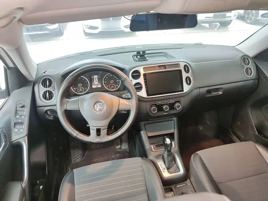 Volkswagen Tiguan — фото 10