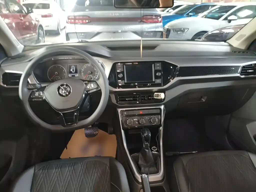 Volkswagen T-Cross — фото 10
