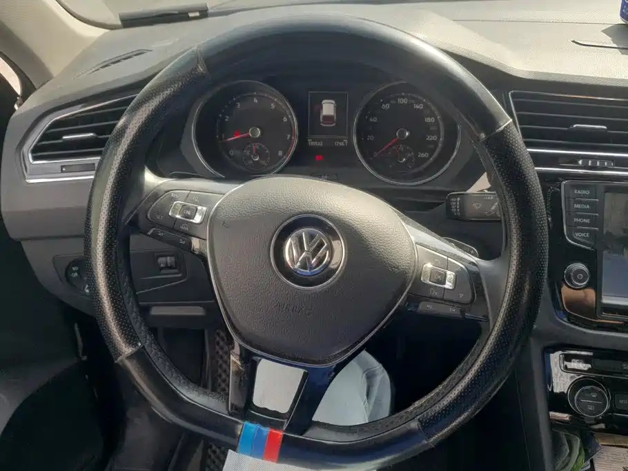 Volkswagen Tiguan L — фото 15