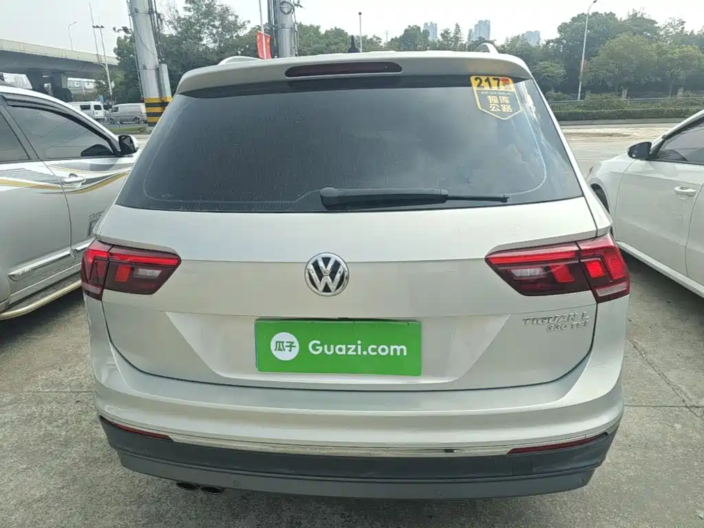 Volkswagen Tiguan L — фото 6