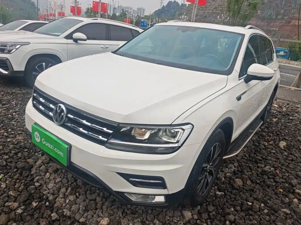 Volkswagen Tiguan L — фото 2