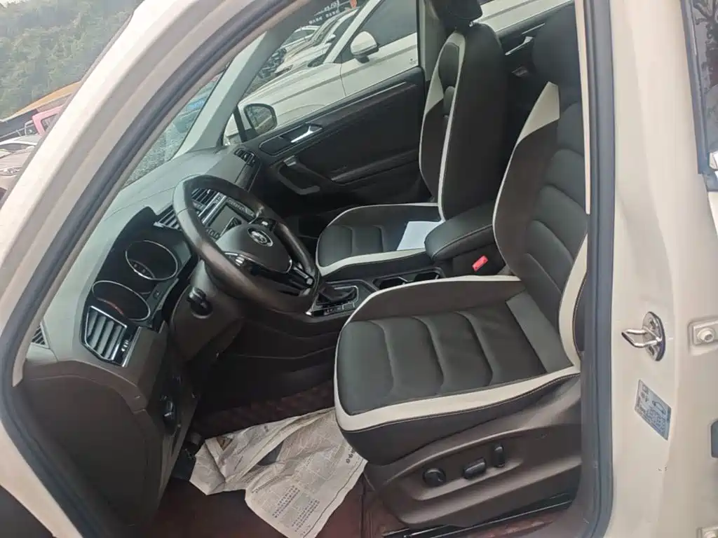 Volkswagen Tiguan L — фото 15