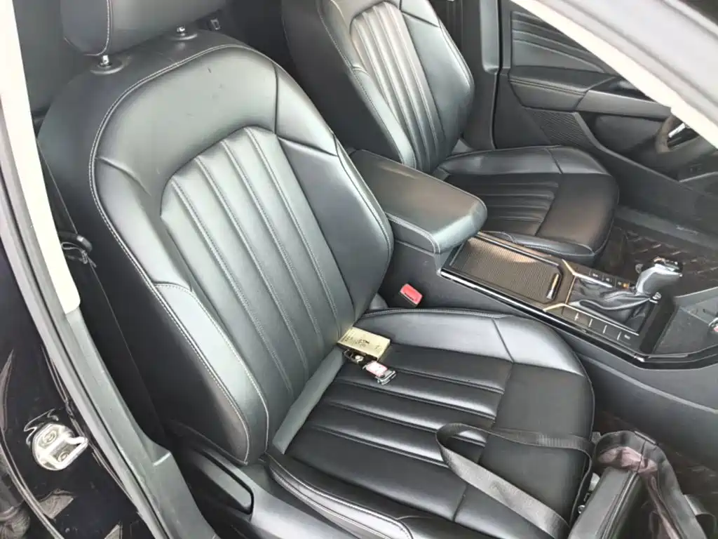 Volkswagen Passat — фото 20