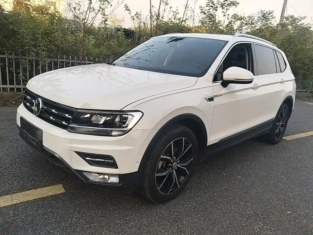 Volkswagen Tiguan L — фото 2