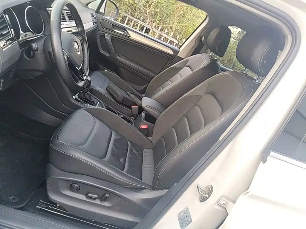 Volkswagen Tiguan L — фото 15
