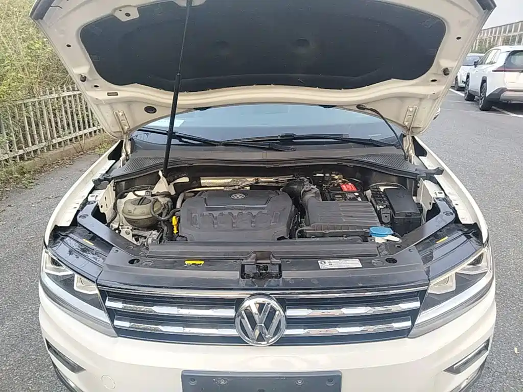 Volkswagen Tiguan L — фото 20