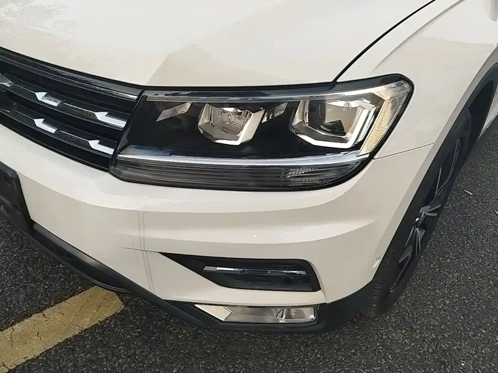 Volkswagen Tiguan L — фото 24