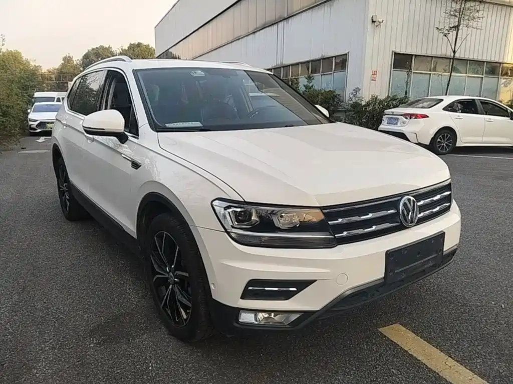 Volkswagen Tiguan L — фото 4