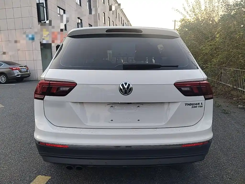 Volkswagen Tiguan L — фото 6