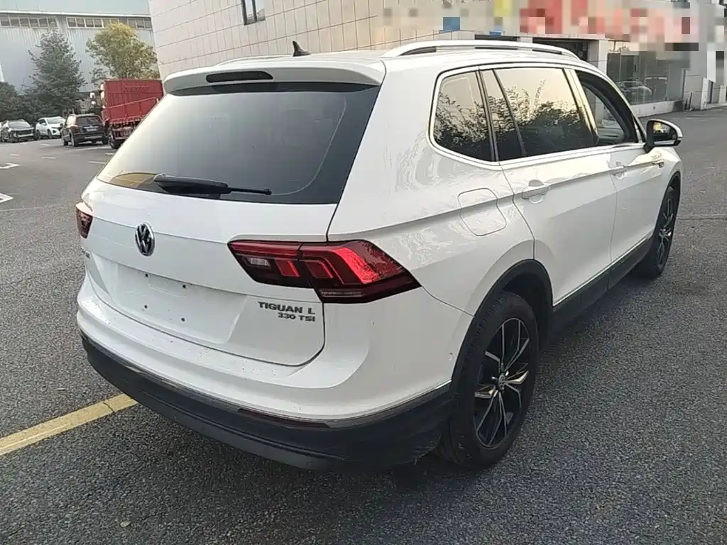 Volkswagen Tiguan L — фото 7