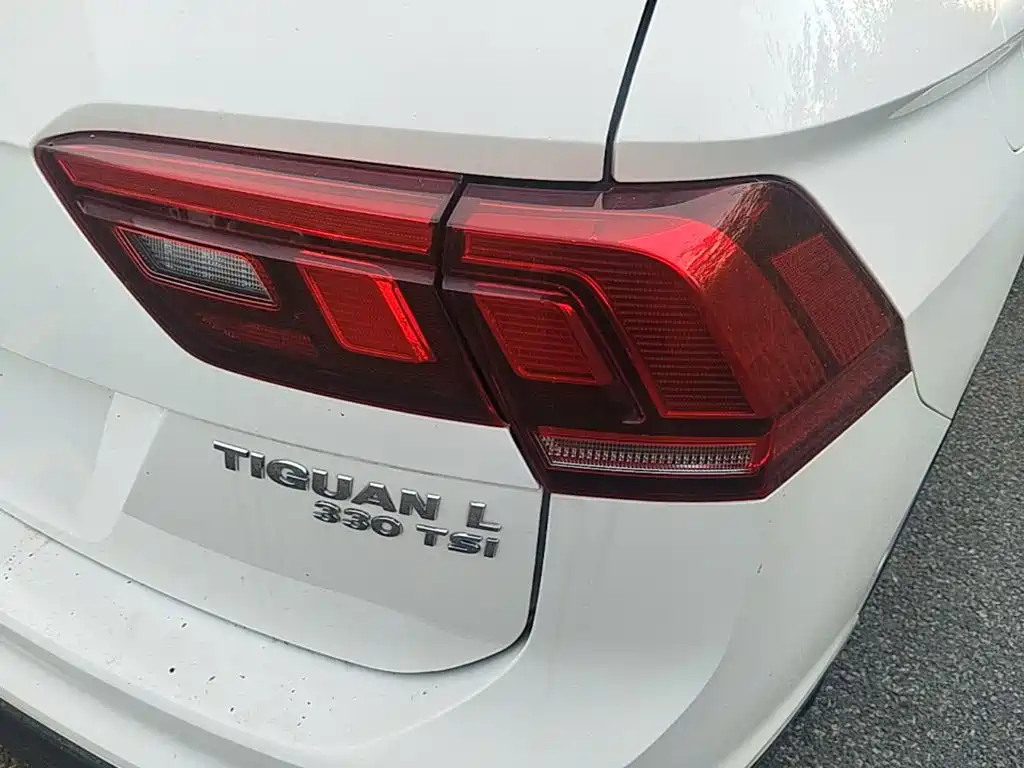 Volkswagen Tiguan L — фото 8