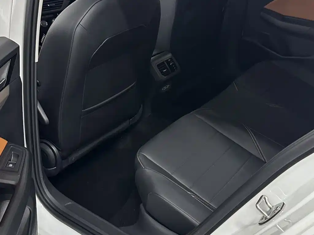 Volkswagen Bora — фото 18