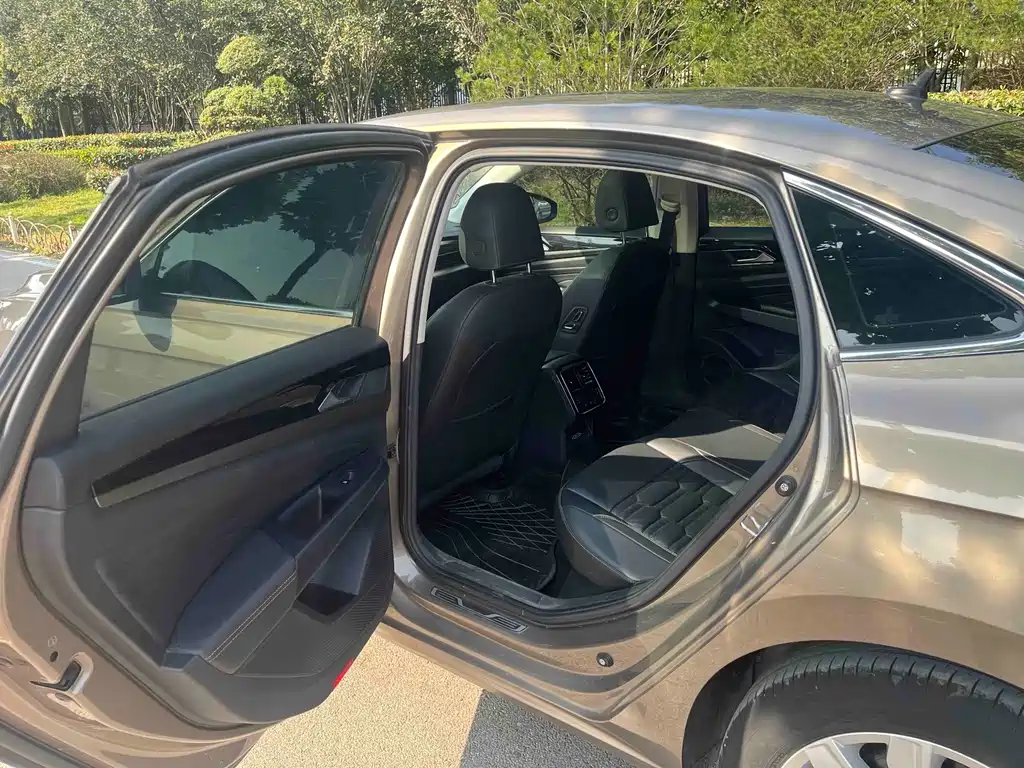 Volkswagen Passat — фото 6
