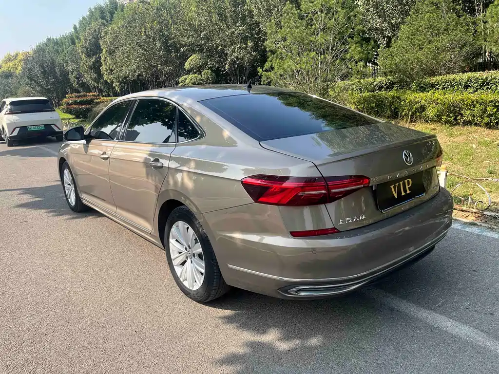 Volkswagen Passat — фото 8