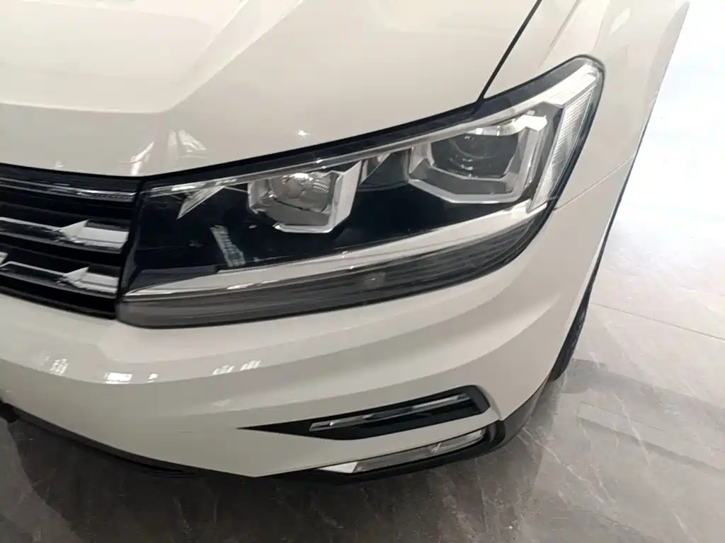 Volkswagen Tiguan L — фото 24