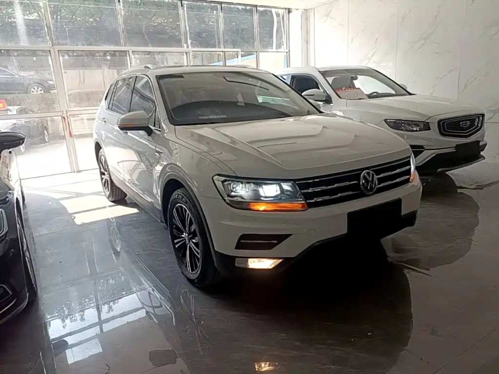 Volkswagen Tiguan L — фото 4