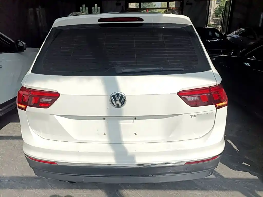 Volkswagen Tiguan L — фото 6