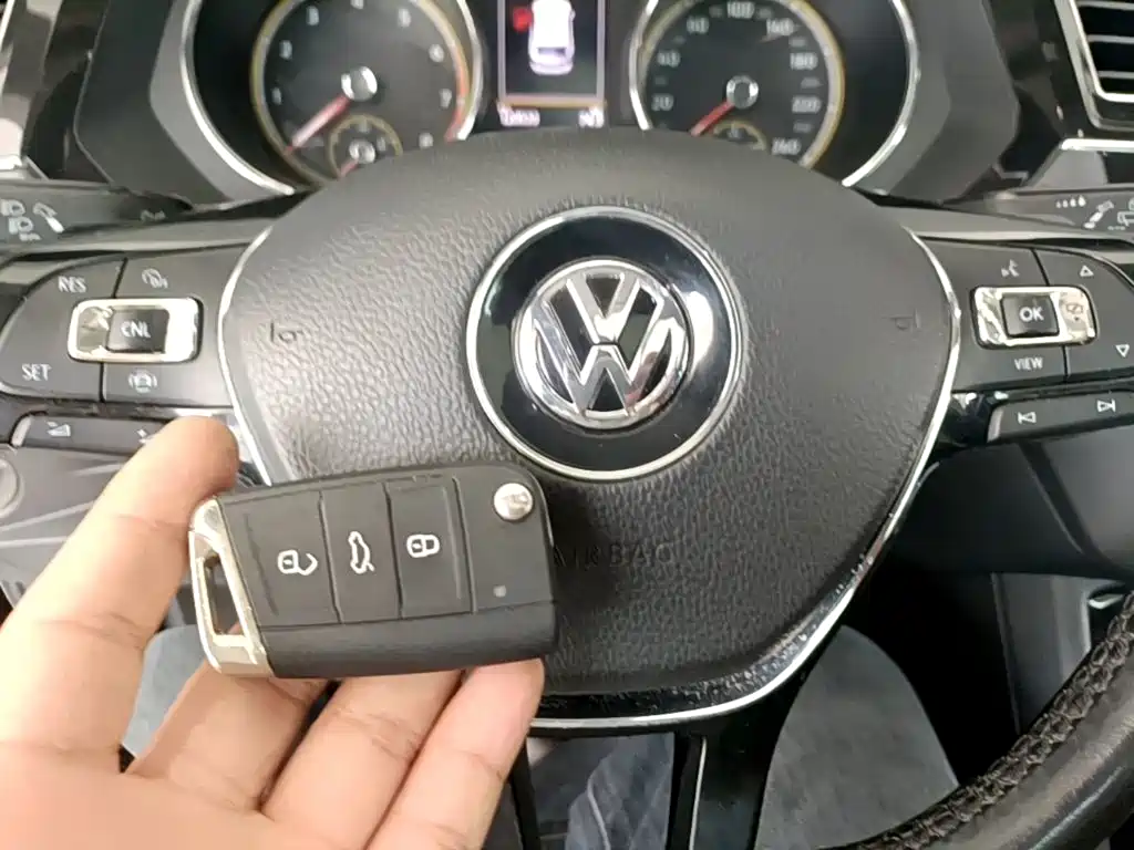 Volkswagen Tiguan L — фото 9