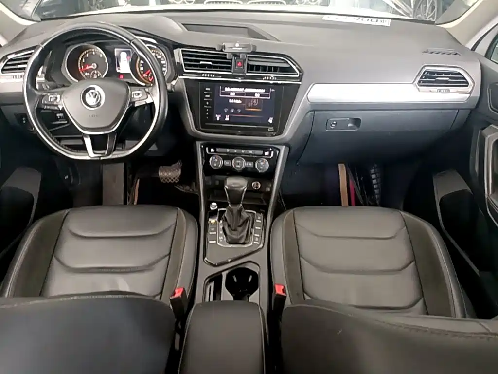 Volkswagen Tiguan L — фото 10