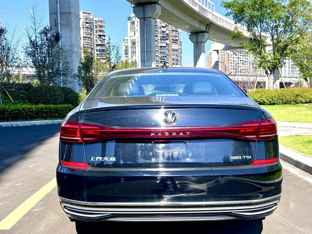 Volkswagen Passat — фото 11